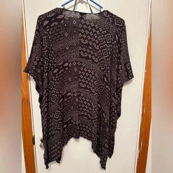 Black and gray and tan/olive print - Picture 2 of 4